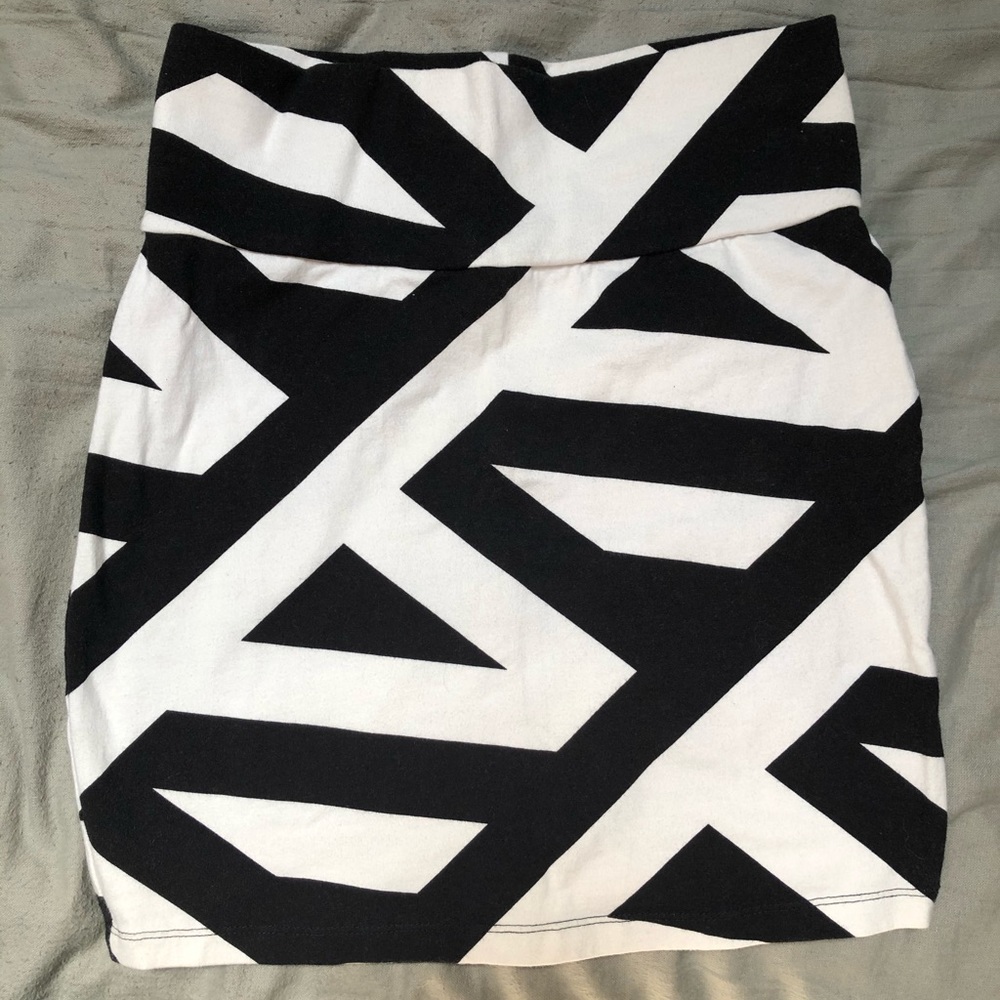 Black and white soft skirt